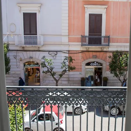 לינה וארוחת בוקר Deas 3*