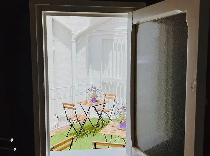 לינה וארוחת בוקר Deas 3*