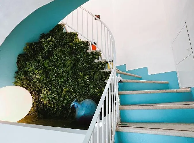 לינה וארוחת בוקר Deas 3*